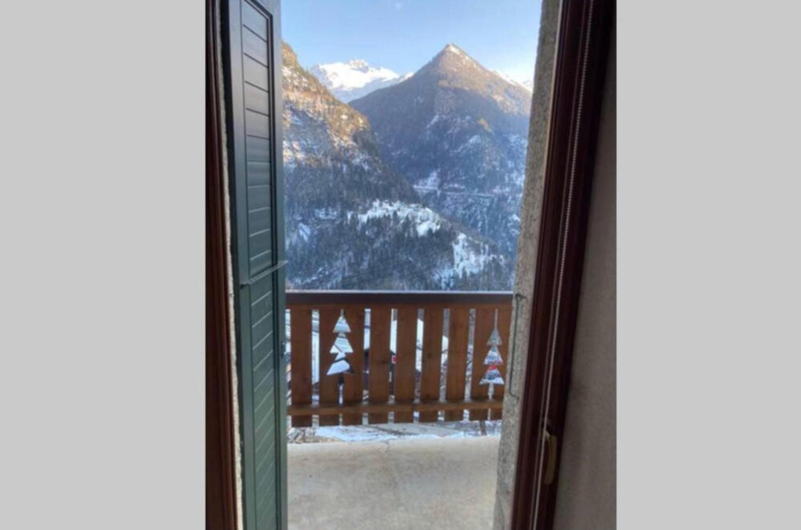 Bel appartement 2.5 pièces avec balcon, magnifique vue sur le glacier des Grands Finhaut Esterno foto